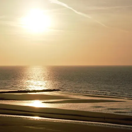 Coastal In Steps From The Sea Apartment Middelkerke
